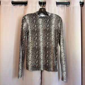 Justify Gray Black Fitted Long Sleeve Blouse